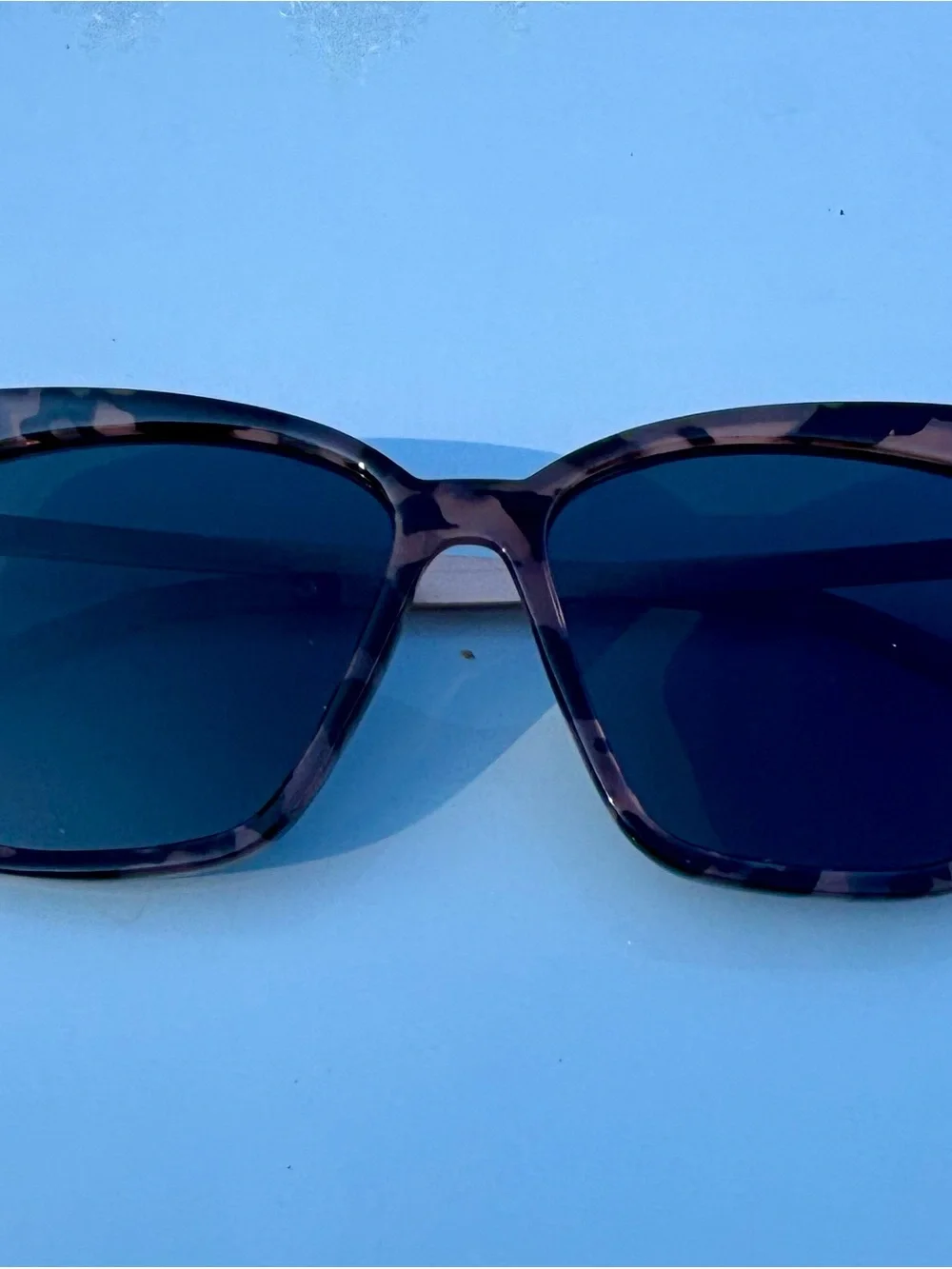 N/A stylish tortoiseshell